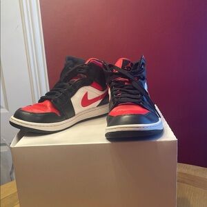 Jordan 1 Mid White Black Red (2022)
